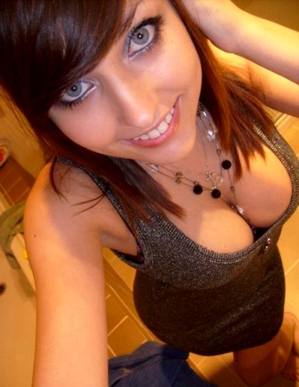 cleavagemaniac-36-pictures_018