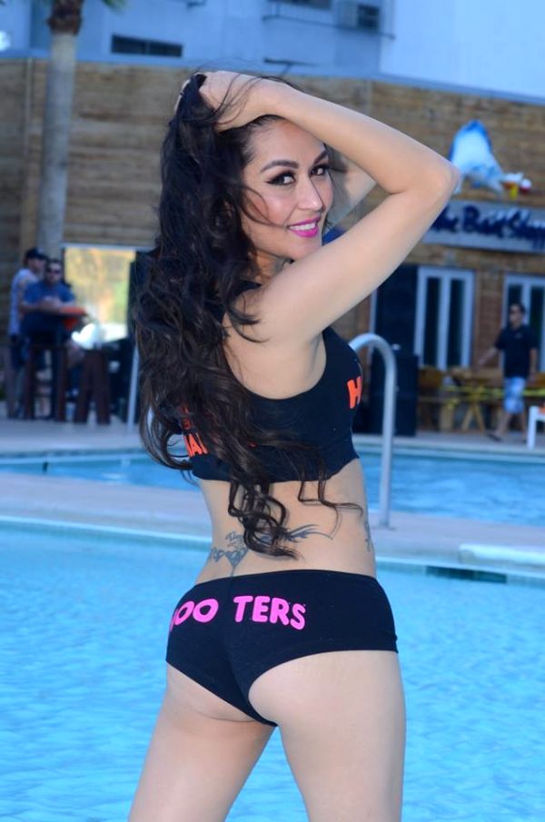 Seductive amateur set by 'the girls of hooters'