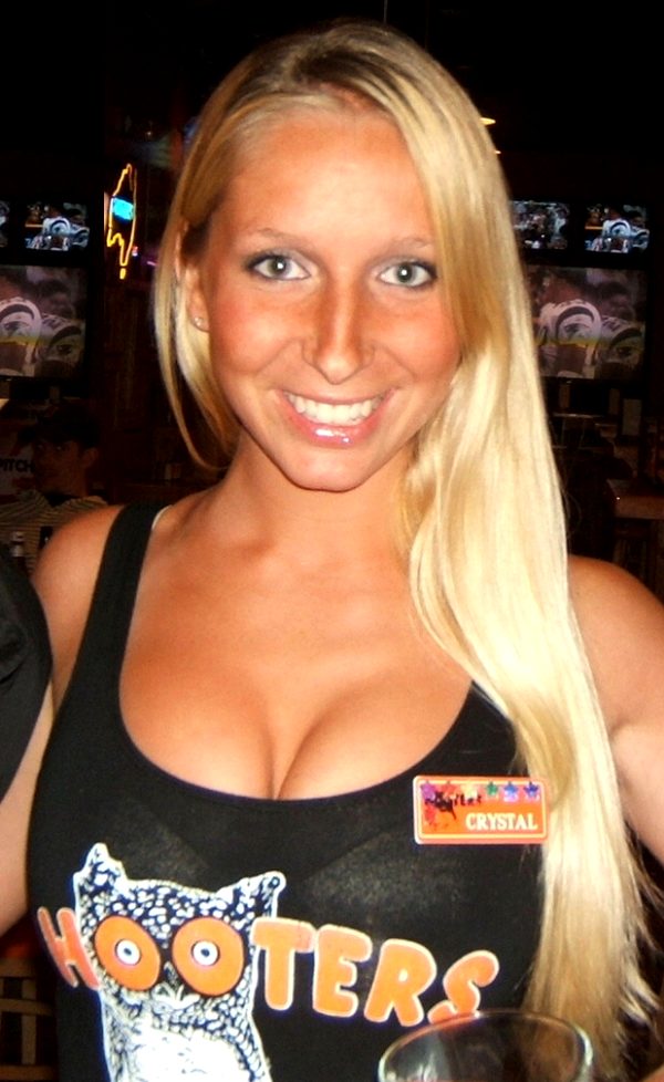 thegirlsofhooters-28-photos_014