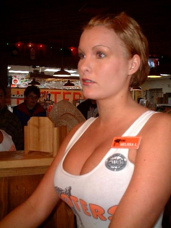 thegirlsofhooters-28-photos_015