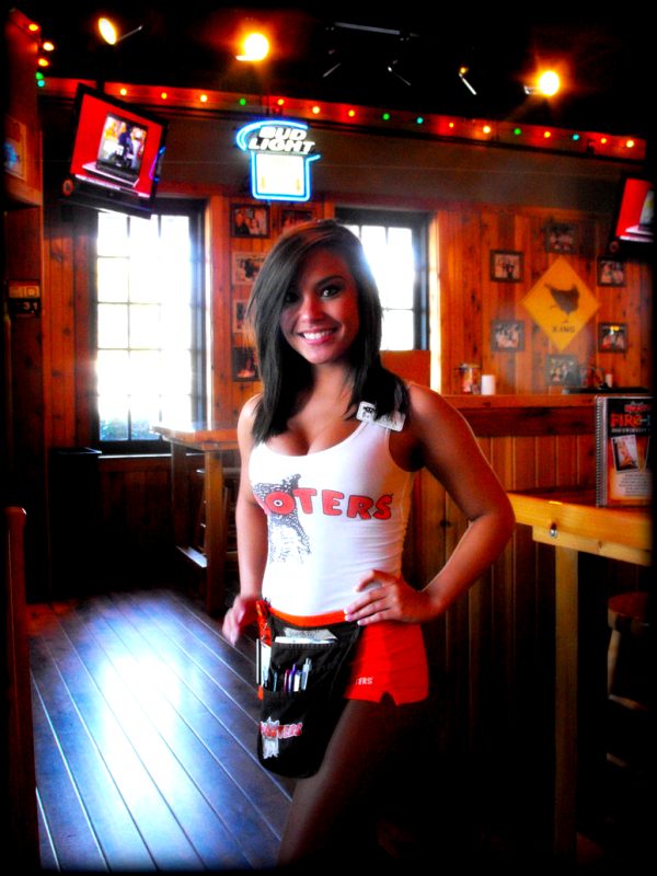 thegirlsofhooters-29-pictures_014