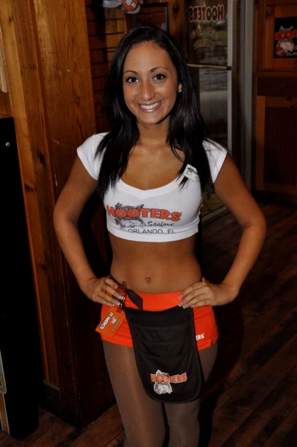 thegirlsofhooters-29-pictures_025