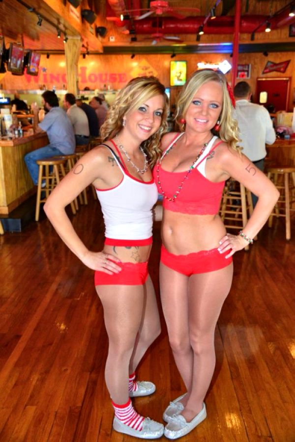 thegirlsofhooters-30-images_003