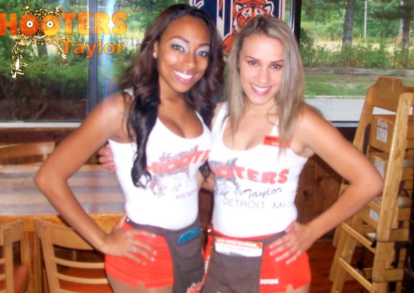 thegirlsofhooters-30-images_019