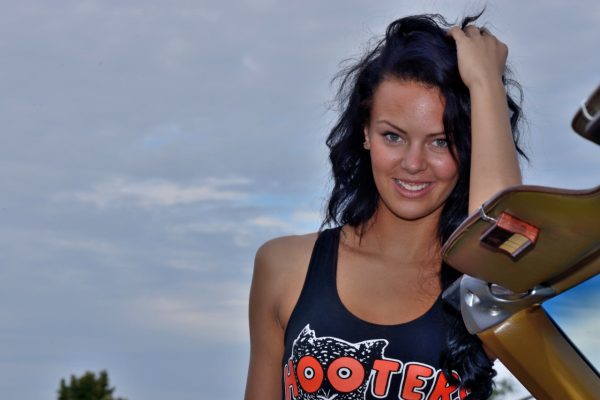thegirlsofhooters-30-images_029