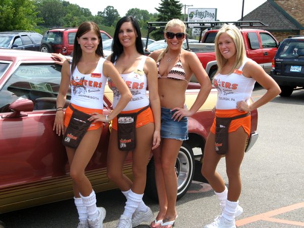 thegirlsofhooters-32-photos_017