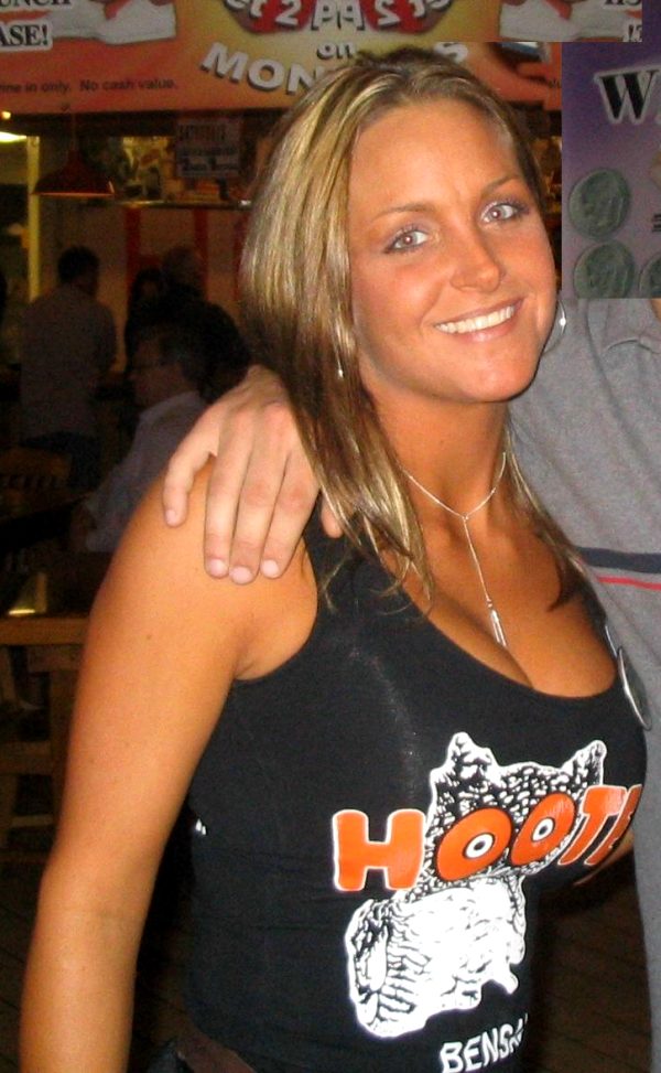 thegirlsofhooters-32-photos_018
