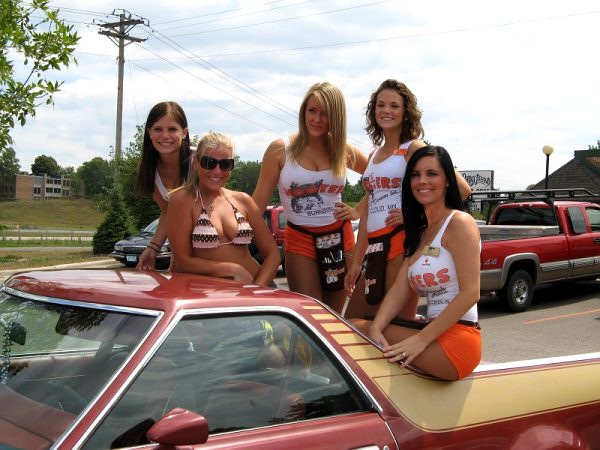 thegirlsofhooters-32-photos_020