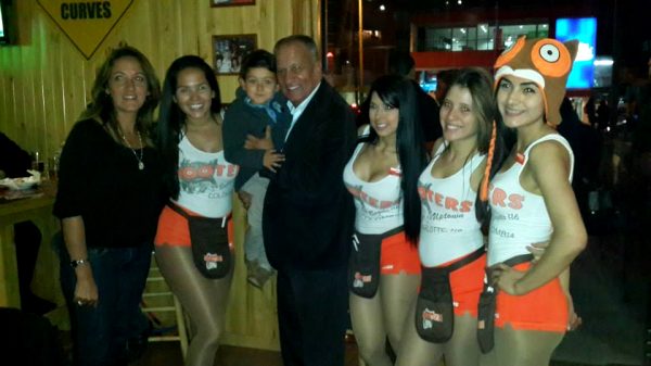 thegirlsofhooters-32-photos_022
